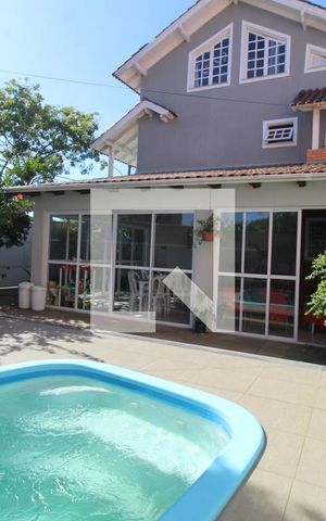 Casa à venda com 233m², 4 quartos e 2 vagasPiscina