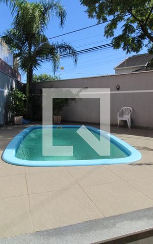 Casa à venda com 233m², 4 quartos e 2 vagasPiscina