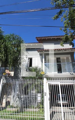 Casa à venda com 233m², 4 quartos e 2 vagasFachada