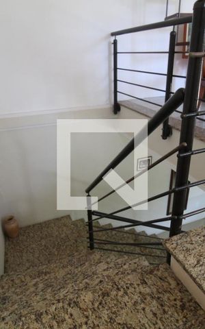 Casa à venda com 233m², 4 quartos e 2 vagasEscada