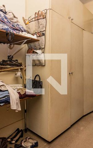 Casa à venda com 150m², 4 quartos e 2 vagas Casa à venda com 150m², 4 quartos e 2 vagasCloset