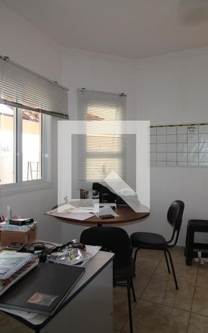 Casa para alugar com 425m², 4 quartos e 5 vagasEscritório