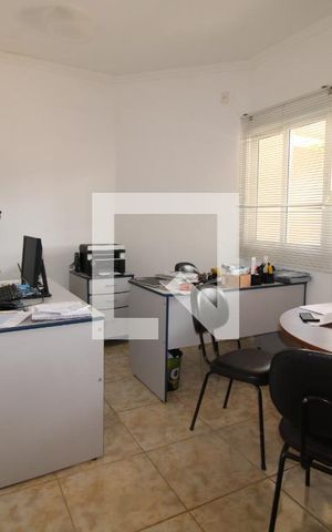 Casa para alugar com 425m², 4 quartos e 5 vagasEscritório