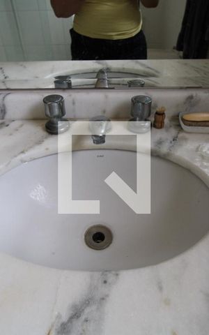 Casa para alugar com 425m², 4 quartos e 5 vagasBanheiro do Quarto 1 (suíte)