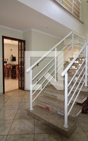 Casa para alugar com 425m², 4 quartos e 5 vagasSala