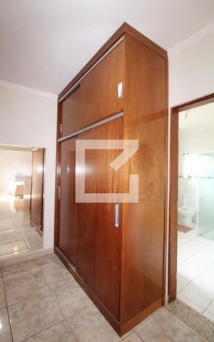 Casa para alugar com 425m², 4 quartos e 5 vagasCloset do Quarto 1 (suíte)