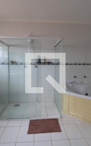 Casa para alugar com 425m², 4 quartos e 5 vagasBanheiro do Quarto 1 (suíte)
