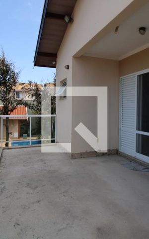 Casa para alugar com 425m², 4 quartos e 5 vagasSacada do Quarto 3 (suíte) e do Quarto 4 (suíte)