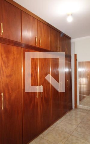 Casa para alugar com 425m², 4 quartos e 5 vagasCloset do Quarto 1 (suíte)