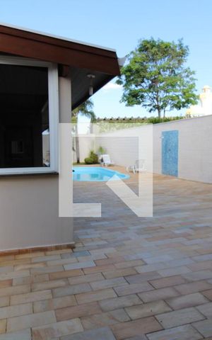 Casa para alugar com 425m², 4 quartos e 5 vagasQuintal