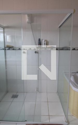 Casa para alugar com 425m², 4 quartos e 5 vagasBanheiro do Quarto 1 (suíte)