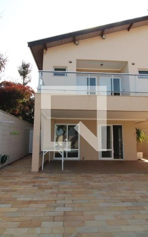 Casa para alugar com 425m², 4 quartos e 5 vagasFachada (fundos)