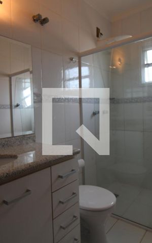 Casa para alugar com 425m², 4 quartos e 5 vagasBanheiro do Quarto 2 (suíte)