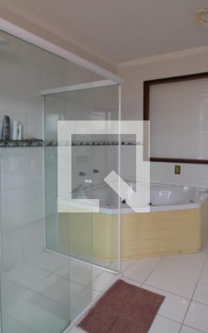 Casa para alugar com 425m², 4 quartos e 5 vagasBanheiro do Quarto 1 (suíte)