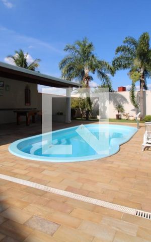 Casa para alugar com 425m², 4 quartos e 5 vagasQuintal - piscina