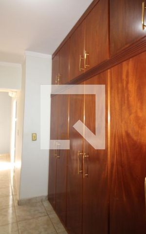 Casa para alugar com 425m², 4 quartos e 5 vagasCloset do Quarto 1 (suíte)