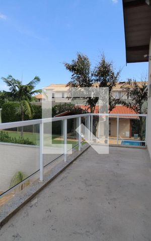 Casa para alugar com 425m², 4 quartos e 5 vagasSacada do Quarto 3 (suíte) e do Quarto 4 (suíte)