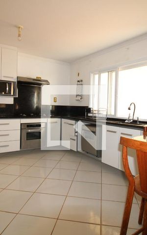 Casa para alugar com 425m², 4 quartos e 5 vagasCozinha