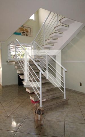 Casa para alugar com 425m², 4 quartos e 5 vagasSala