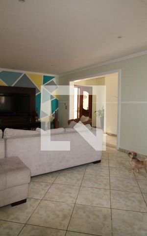 Casa para alugar com 425m², 4 quartos e 5 vagasSala