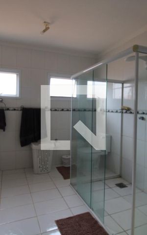 Casa para alugar com 425m², 4 quartos e 5 vagasBanheiro do Quarto 1 (suíte)