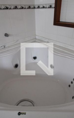 Casa para alugar com 425m², 4 quartos e 5 vagasBanheiro do Quarto 1 (suíte)