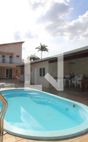 Casa para alugar com 425m², 4 quartos e 5 vagasQuintal - piscina