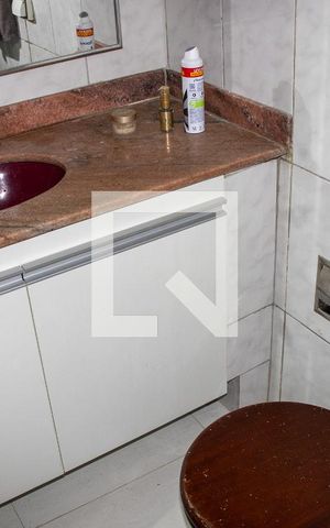 Casa à venda com 340m², 4 quartos e 3 vagas Casa à venda com 340m², 4 quartos e 3 vagasBanheiro quarto 1