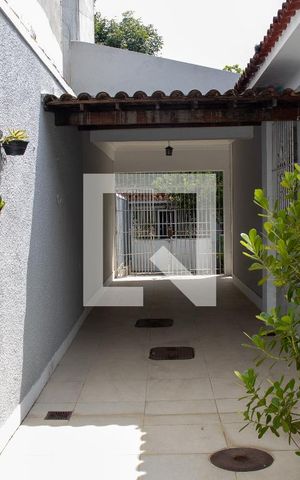 Casa à venda com 340m², 4 quartos e 3 vagas Casa à venda com 340m², 4 quartos e 3 vagasGaragem