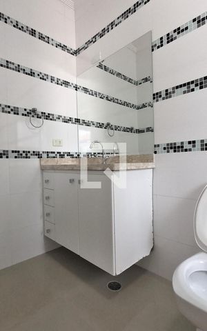 Casa à venda com 180m², 3 quartos e 4 vagasBanheiro Suíte 2