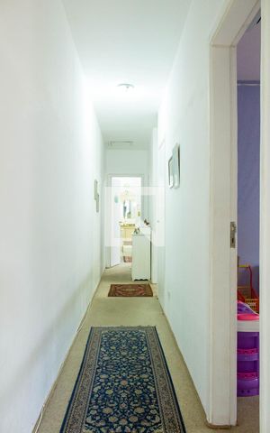 Casa à venda com 179m², 3 quartos e 2 vagas Casa à venda com 179m², 3 quartos e 2 vagasCorredor