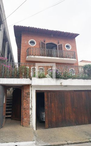 Casa à venda com 160m², 4 quartos e 2 vagasFachada