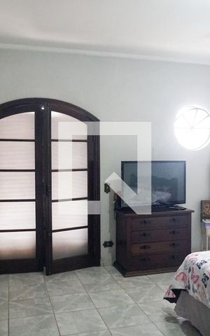 Casa à venda com 160m², 4 quartos e 2 vagasSuíte