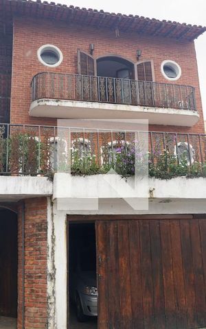 Casa à venda com 160m², 4 quartos e 2 vagasFachada