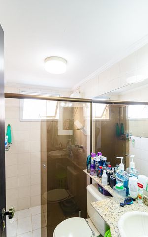 Apartamento à venda com 60m², 1 quarto e 2 vagas Apartamento à venda com 60m², 1 quarto e 2 vagasBanheiro da Suíte