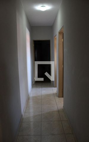 Casa à venda com 200m², 3 quartos e 2 vagas Casa à venda com 200m², 3 quartos e 2 vagasCorredor