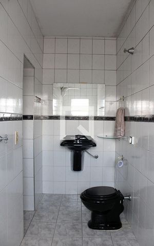 Casa à venda com 200m², 3 quartos e 2 vagas Casa à venda com 200m², 3 quartos e 2 vagasBanheiro da Suíte