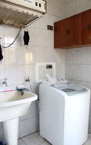 Casa à venda com 200m², 3 quartos e 2 vagas Casa à venda com 200m², 3 quartos e 2 vagasÁrea de Serviço
