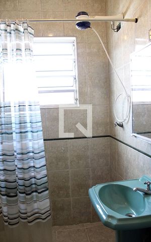 Casa à venda com 200m², 3 quartos e 2 vagas Casa à venda com 200m², 3 quartos e 2 vagasBanheiro
