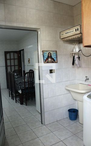 Casa à venda com 200m², 3 quartos e 2 vagas Casa à venda com 200m², 3 quartos e 2 vagasÁrea de Serviço