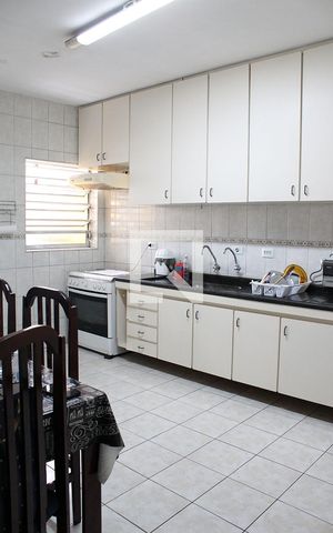 Casa à venda com 200m², 3 quartos e 2 vagas Casa à venda com 200m², 3 quartos e 2 vagasCozinha