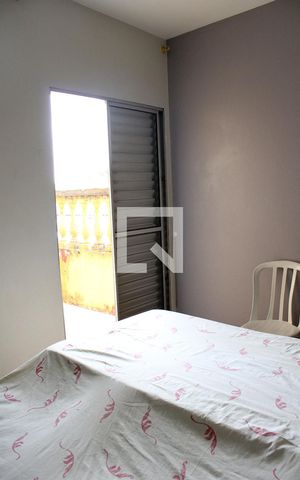 Casa à venda com 200m², 3 quartos e 2 vagas Casa à venda com 200m², 3 quartos e 2 vagasQuarto 2