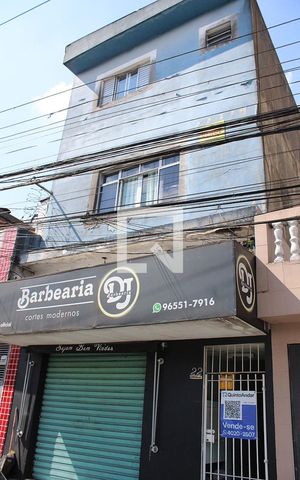 Casa à venda com 200m², 3 quartos e 2 vagas Casa à venda com 200m², 3 quartos e 2 vagasFachada