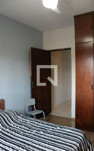 Casa à venda com 200m², 3 quartos e 2 vagas Casa à venda com 200m², 3 quartos e 2 vagasQuarto Suíte