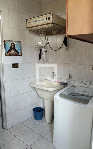 Casa à venda com 200m², 3 quartos e 2 vagas Casa à venda com 200m², 3 quartos e 2 vagasÁrea de Serviço