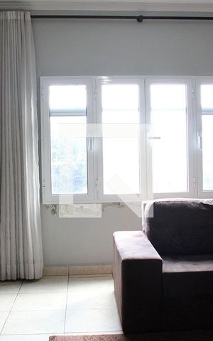 Casa à venda com 200m², 3 quartos e 2 vagas Casa à venda com 200m², 3 quartos e 2 vagasSala