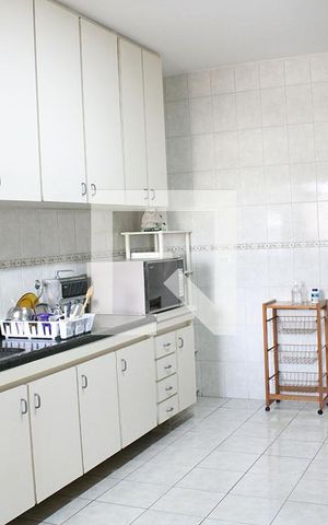 Casa à venda com 200m², 3 quartos e 2 vagas Casa à venda com 200m², 3 quartos e 2 vagasCozinha