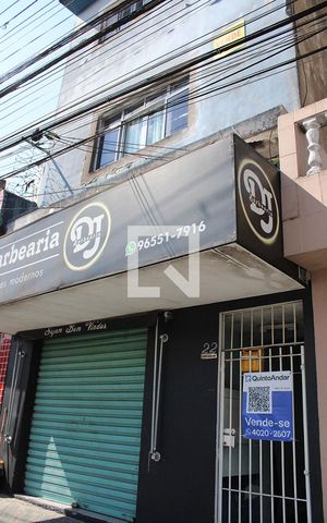 Casa à venda com 200m², 3 quartos e 2 vagas Casa à venda com 200m², 3 quartos e 2 vagasFachada