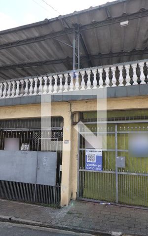 Casa para alugar com 250m², 3 quartos e 6 vagasFachada