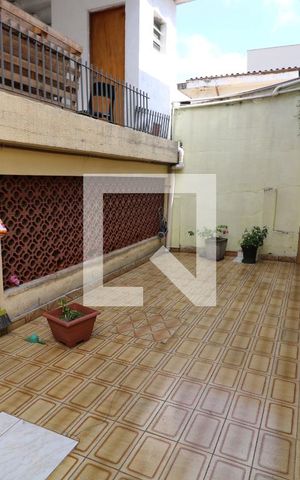 Casa para alugar com 250m², 3 quartos e 6 vagasQuintal